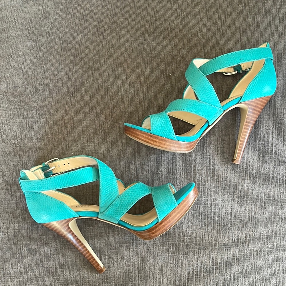 Nine West turquoise heel